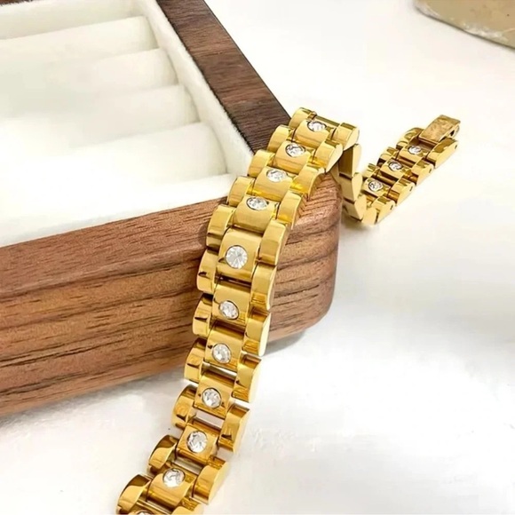 Aesthetic Slake Link Crystal 18K Gold Stainless Steel Waterproof  Bracelet - Picture 6 of 12